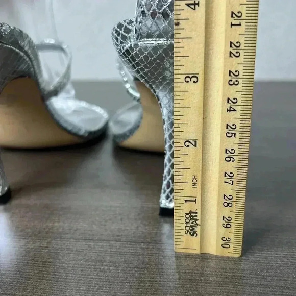 Marc Fisher Women's Dalida Embossed Strappy Sandals Size 7M - Picture 5 of 12